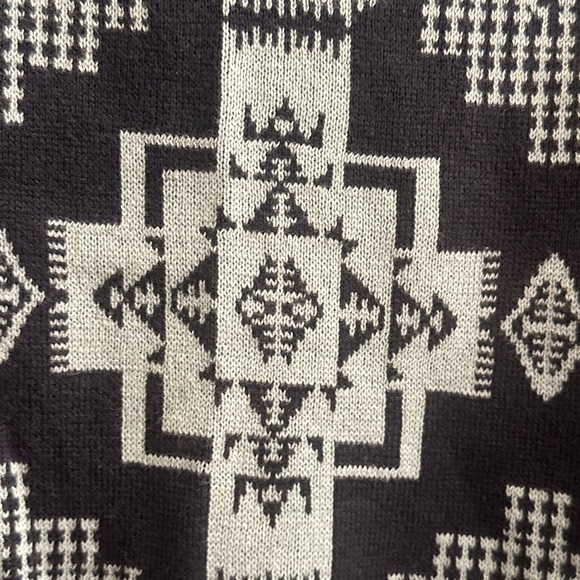 Pendleton Geometric Pattern Navy and Light Blue Tee - Picture 3 of 6